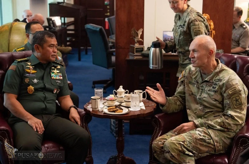 KASAD Jenderal TNI Maruli Simanjuntak - Kepala Staf Angkatan Darat AS Jenderal Randy George
©PusakoNews.com/red