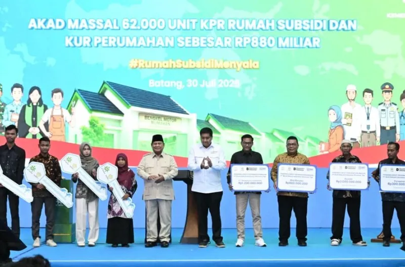 Prabowo Resmikan Akad Massal 62.000 KPR Rumah Subsidi, Rp880 Miliar KUR Perumahan Digelontorkan