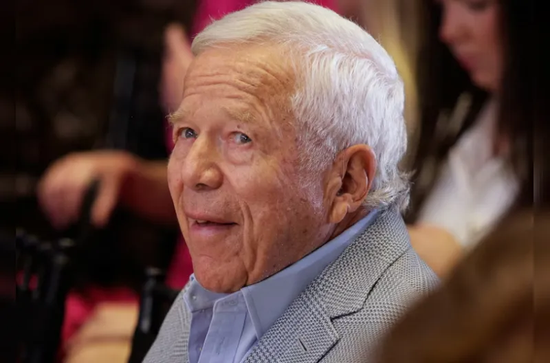 Robert Kraft adalah pemilik New England Patriots dan teman dekat Donald Trump