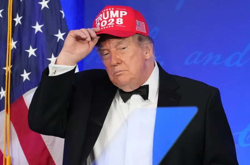 Presiden Donald Trump berbicara pada acara makan malam Asosiasi Koresponden Gedung Putih di Waldorf Astoria Washington