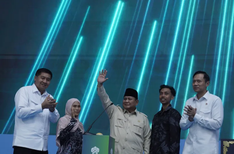Presiden Prabowo Subianto meresmikan Akad Massal 62.000 Unit Kredit Pemilikan Rumah (KPR) Rumah Subsidi dan Kredit Usaha Rakyat (KUR) Perumahan senilai Rp880 miliar