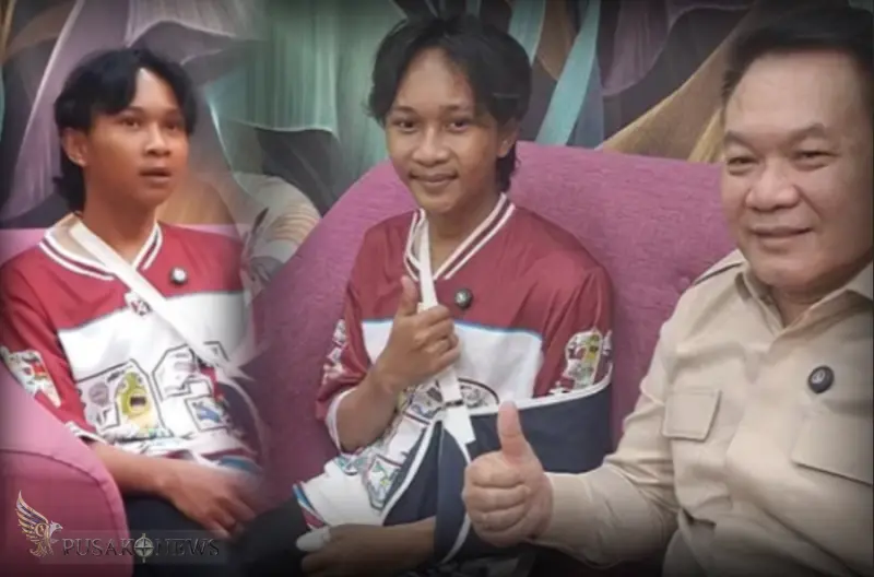 Fajar Sadboy yang dilaporkan mengalami kecelakaan saat mengendarai sepeda motor.
©PusakoNews.com/red
