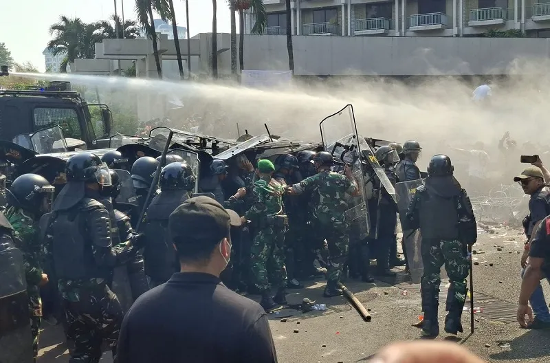 Hotel Sultan Dikosongkan Paksa, Aparat Kawal Jalannya Eksekusi