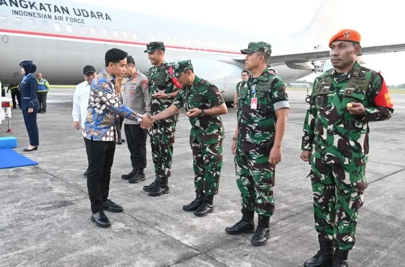 Danlanal Yogyakarta Turut Sambut dan Lepas Wakil Presiden RI di Lanud Adisutjipto Danlanal Yogyakarta Turut Sambut dan Lepas Wakil Presiden RI di Lanud Adisutjipto
