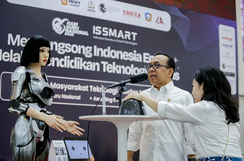 Menteri Koordinator Bidang Pembangunan Manusia dan Kebudayaan (Menko PMK) Pratikno dalam agenda Peresmian Masyarakat Teknologi Cerdas Indonesia (MTCI) di Aula Heritage Kemenko PMK, Jakarta, pada Rabu (3/12/2025).