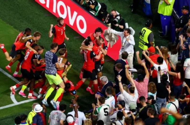 Drama 6 Gol! Austria dan Aljazair 'Sepakat' Kirim Iran Pulang