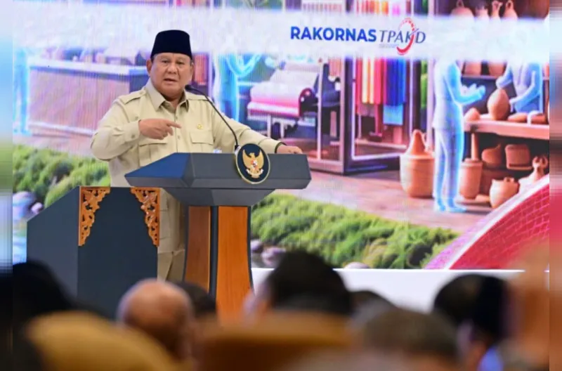 Presiden Prabowo Subianto menghadiri Rapat Koordinasi Nasional (Rakornas) Tim Percepatan Akses Keuangan Daerah (TPAKD) di JIEXPO Kemayoran, Jakarta, pada Kamis, 22 Oktober 2026.
