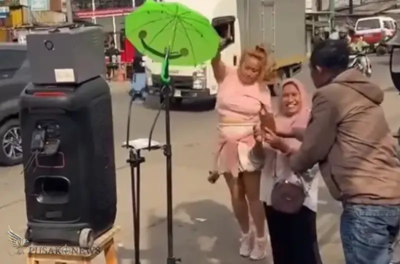 Pinkan Mambo Raup Puluhan Juta dari Aksi Nyanyi di Pinggir Jalan Lewat Live Streaming