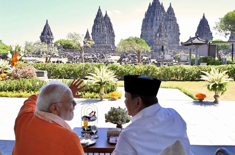 Presiden Republik Indonesia Prabowo Subianto bersama Perdana Menteri (PM) Republik India Narendra Modi