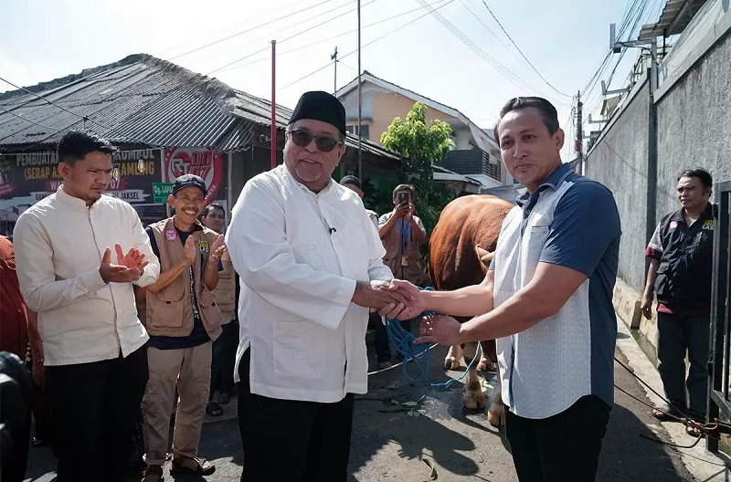 Wagub Rano Serahkan Sapi Kurban di RT Viral Kebayoran Baru