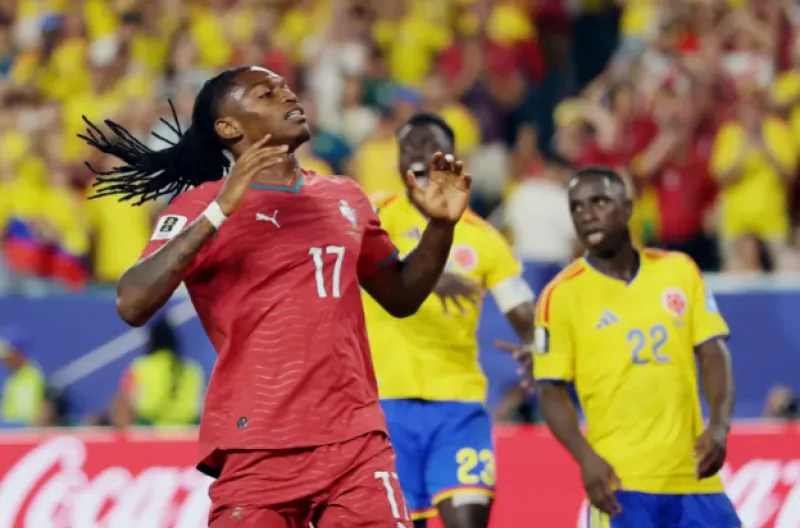 Rafael Leao bereaksi terhadap peluang yang terbuang
