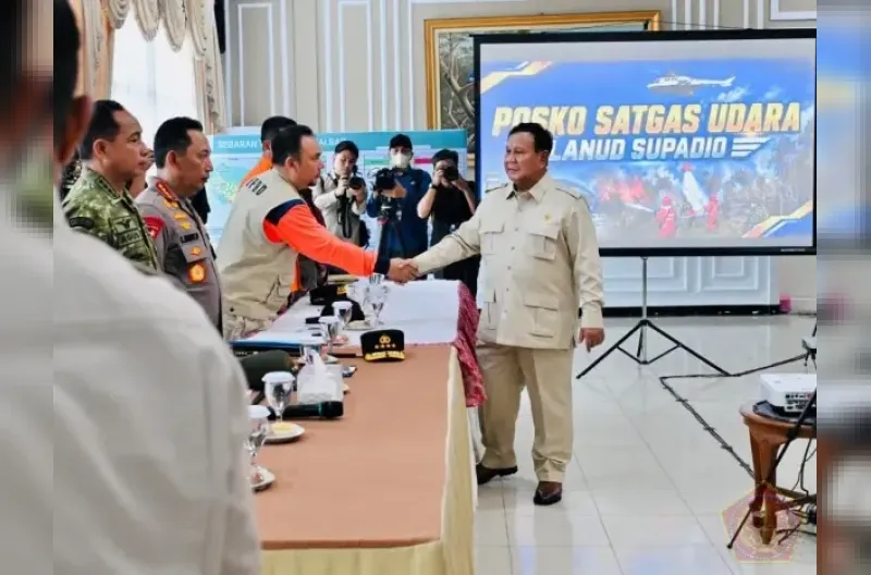 Panglima TNI Dampingi Presiden Prabowo Tinjau Penanganan Karhutla di Kalimantan Barat