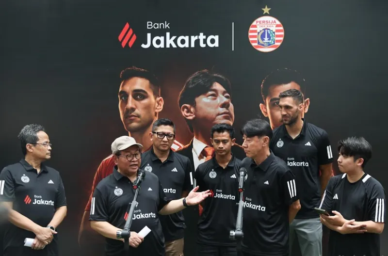 Pramono, menghadiri Bank Jakarta dan Persija Jakarta Collaboration Kick Off serta launching new website bank Jakarta di Taman Suropati, Menteng, Jakarta Pusat, Minggu (9/8).
