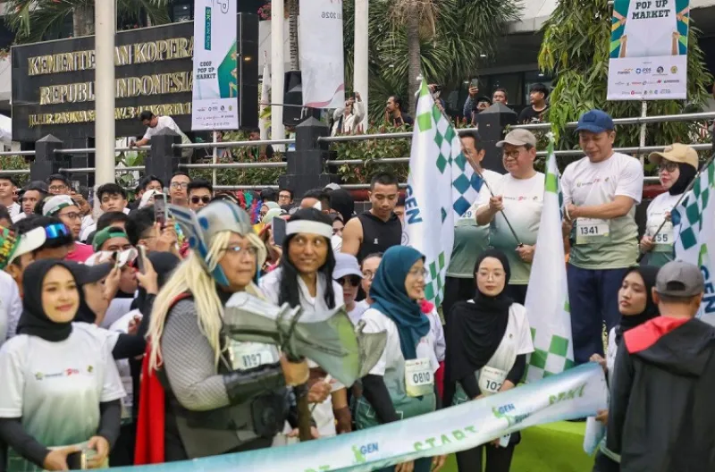 Pramono Anung dan Menkop Ferry Juliantono Lepas Ribuan Peserta Gen Coop Run 5K, Semarakkan HUT ke-79 Koperasi