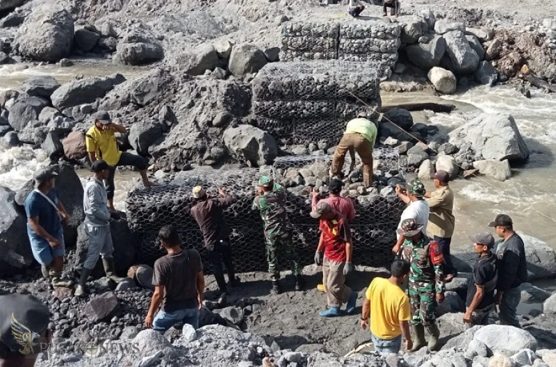 Jembatan Darurat Wih Pesam Rampung, Akses Warga Kembali Normal