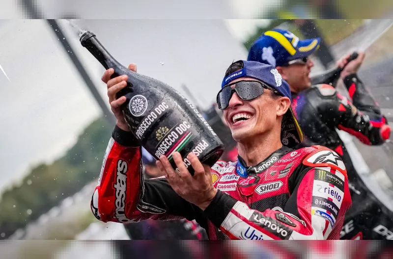 Marc Marquez memenangi balapan utama MotoGP Jepang di Motegi, diikuti Jorge Martin dan Marco Bezzecchi.