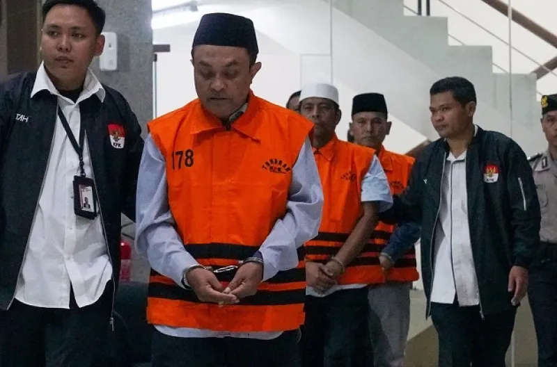 KPK Tahan Tiga Tersangka Baru dalam Kasus Suap Dana Hibah Pokmas Jawa Timur KPK Tahan Tiga Tersangka Baru dalam Kasus Suap Dana Hibah Pokmas Jawa Timur
