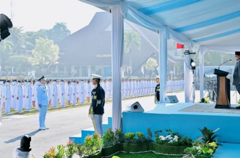 Presiden Prabowo Subianto memimpin Upacara Pelantikan Pamong Praja Muda (PPM) Angkatan XXXIII Institut Pemerintahan Dalam Negeri (IPDN) Tahun 2026 yang digelar di Lapangan Parade IPDN Kampus Jatinangor, Institut Pemerintahan Dalam Negeri, Kabupaten Sumeda