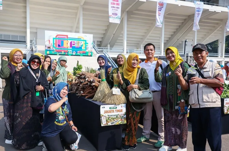 Panen urban farming yang masuk dalam rekor MURI ini terbagi di lima wilayah kota dan satu kabupaten dengan beragam jenis sayur-mayur yang dibudidayakan