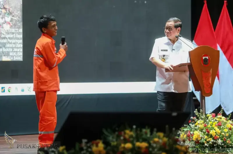 Gubernur Pramono Apresiasi Aksi Jujur Muklisin dengan Hadiah Umrah.
©PusakoNews.com/red