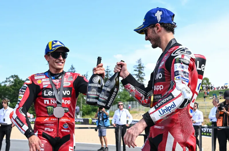 Bagnaia Juara Sprint MotoGP Ceko 2026, Kalahkan Ogura dan Marc Marquez