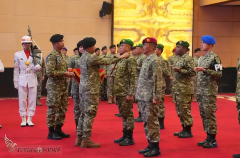 Panglima TNI Jenderal TNI Agus Subiyanto didampingi memimpin langsung kegiatan penyerahan dan pelantikan jabatan di lingkungan TNI yang berlangsung di Aula Gatot Soebroto Mabes TNI, Cilangkap, Jakarta Timur, Rabu (25/3/2026).