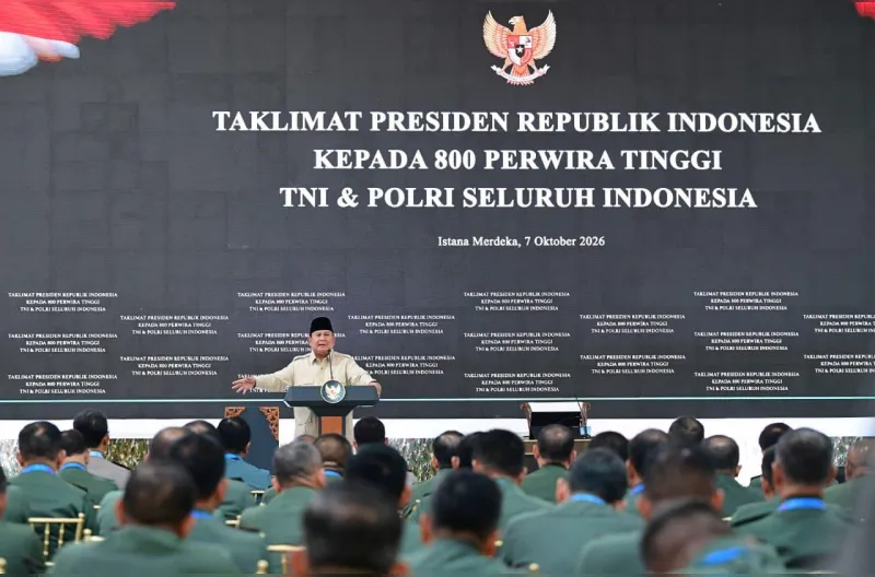 Presiden Prabowo Subianto menyampaikan taklimat kepada 800 perwira tinggi TNI dan Polri seluruh Indonesia di Kompleks Istana Kepresidenan Jakarta, pada Rabu, 7 Oktober 2026.