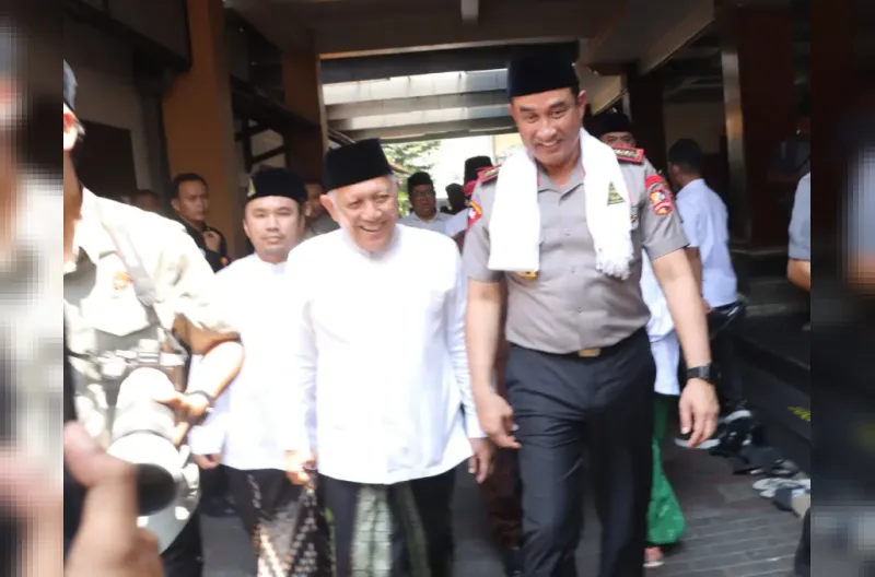 Kapolri Jenderal Polisi Suyudi Ario Seto mengunjungi Pondok Pesantren Tebuireng, Jombang, Jawa Timur, pada Sabtu (17/10/2026), dan disambut pengasuh pesantren KH Abdul Hakim Mahfudz.