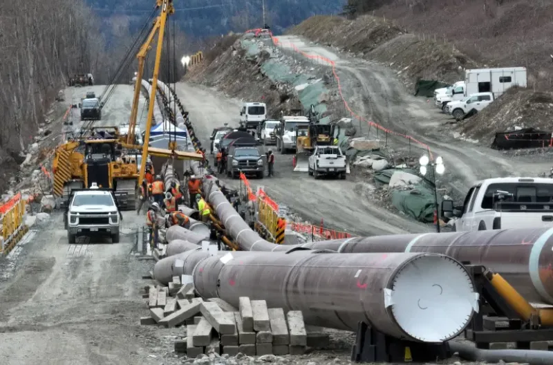 Bagian terakhir dari proyek perluasan pipa Trans Mountain sebelum operasi dimulai pada tahun 2024, dekat Laidlaw, British Columbia, Kanada