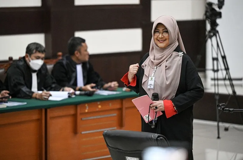 Hakim Kabulkan Eksepsi dr. Tifa, Dakwaan Dugaan Fitnah soal Ijazah Jokowi Batal Demi Hukum Hakim Kabulkan Eksepsi dr. Tifa, Dakwaan Dugaan Fitnah soal Ijazah Jokowi Batal Demi Hukum