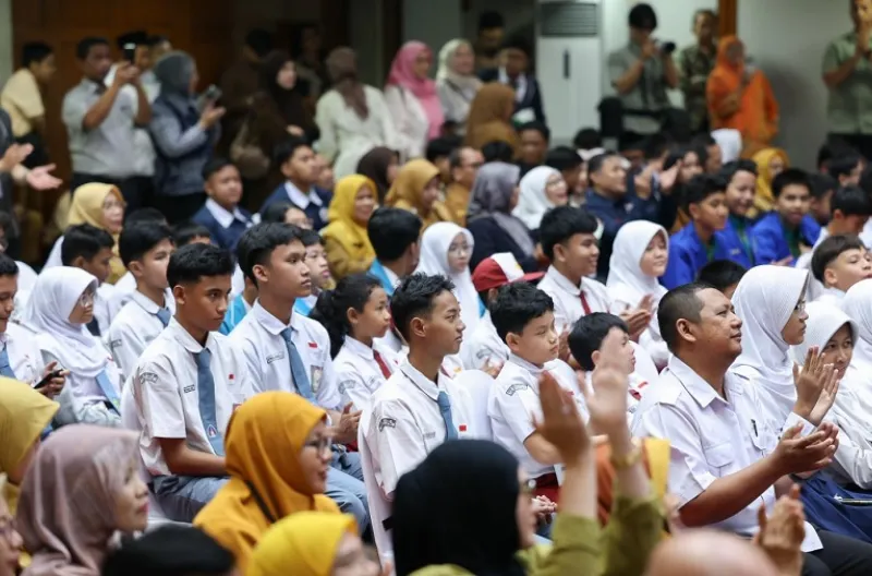 Gubernur Pramono Serahkan Penghargaan Jakarta Robotic Games 2026, Dorong Lahirnya Inovator Muda Jakarta