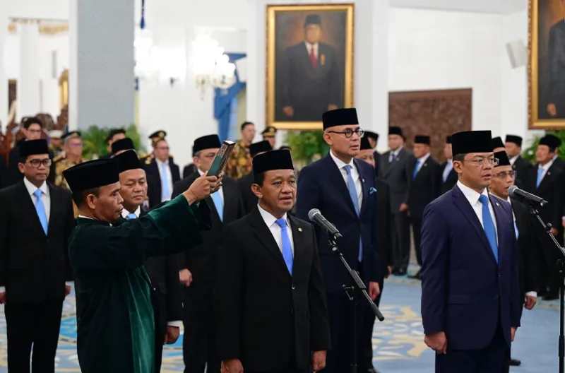 Prabowo Lantik 14 Pejabat di Istana Negara, dari Menteri hingga Kepala Badan