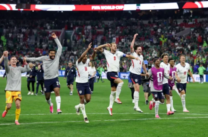 Para pemain Inggris merayakan kemenangan setelah pertandingan