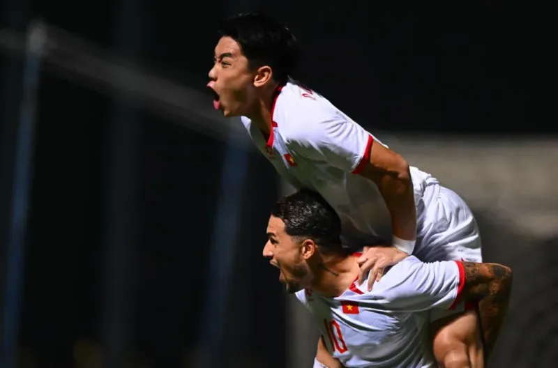 Đỗ Hoàng Hên mencetak dua gol dan Nguyễn Xuân Son, pencetak gol terbanyak turnamen tahun 2024, juga turut mencetak gol.
