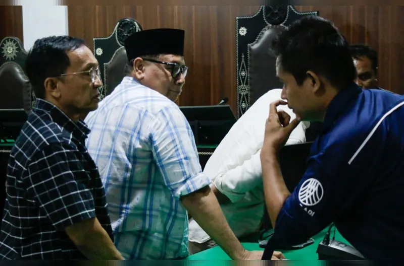 Pung Saifullah Zulkarnaen dan Muhammad Jan mendapat putusan lepas dari segala tuntutan hukum (onslag) dalam perkara pengadaan lahan Sirkuit MXGP Samota