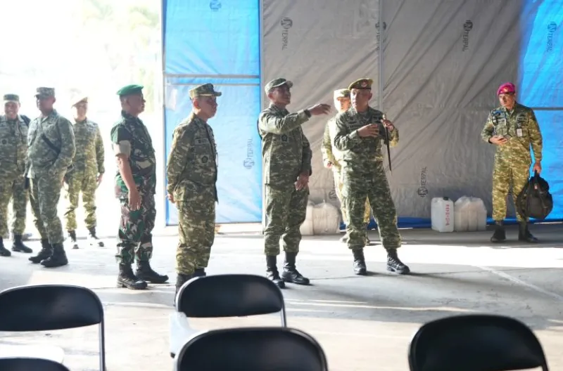Sekjen Kemhan Letjen TNI Tri Budi Utomo melanjutkan rangkaian kunjungan kerja dengan meninjau pelaksanaan Program Pembekalan Bela Negara SPPI Tahun 2026 di Satuan Pendidikan Pusat Pendidikan Arhanud (Pusdikarhanud), Malang, Jawa Timur, Jumat (3/7/2026