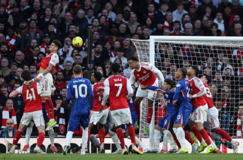 Dua Gol Pojok Mematikan! Arsenal Bungkam 10 Pemain Chelsea di Derbi London