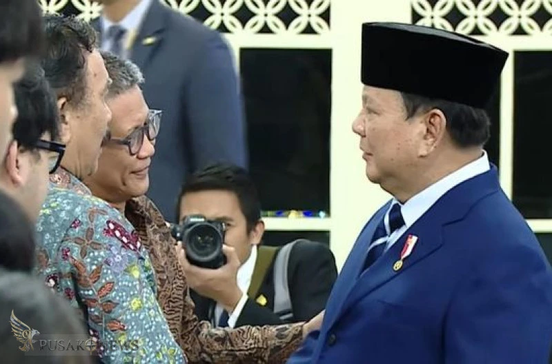 Momen Hangat Presiden Prabowo Menyapa Rocky Gerung dan Syahganda di Istana Negara