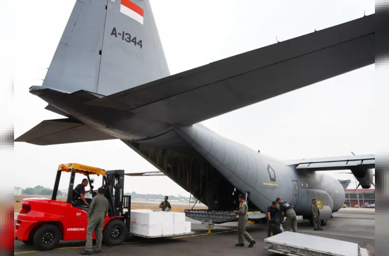 TNI Salurkan 4,6 Ton Dry Ice untuk Operasi Modifikasi Cuaca di Banjarmasin dan Palembang