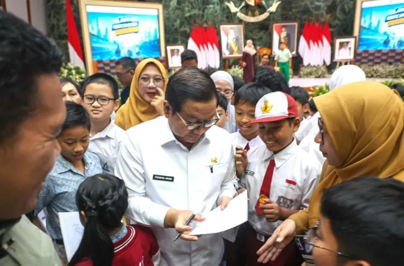 Gubernur Pramono Serahkan Penghargaan Jakarta Robotic Games 2026, Dorong Lahirnya Inovator Muda Jakarta