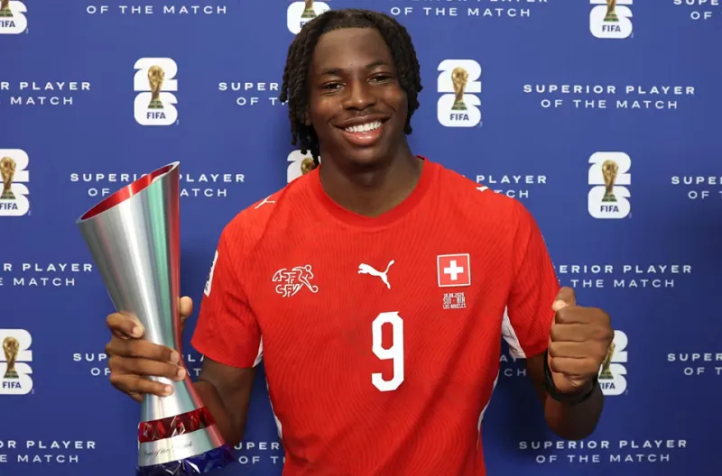 Pemain Terbaik Pertandingan Superior, Johan Manzambi (Swiss)
