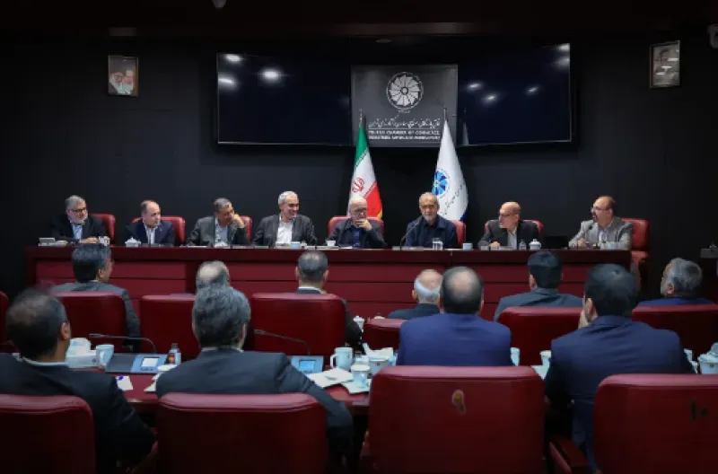 Presiden Iran Masoud Pezeshkian bertemu dengan anggota Kamar Dagang Teheran di Teheran, Iran