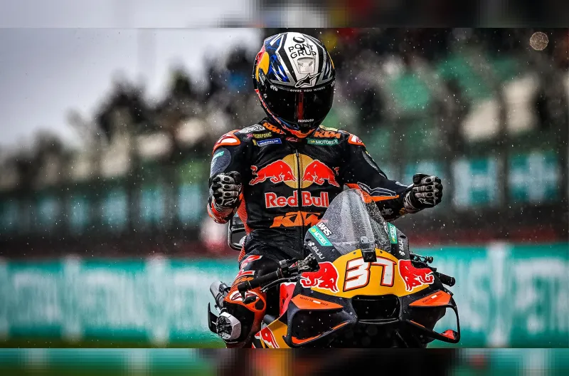 Pedro Acosta merebut kemenangan Sprint MotoGP Malaysia di Sirkuit Sepang, Sabtu (31/10/2026), dengan keunggulan 0,578 detik atas Marc Marquez.