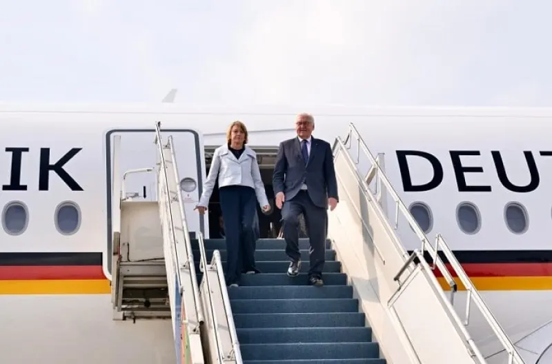Presiden Republik Federal Jerman Frank-Walter Steinmeier dan Ibu Elke Büdenbender tiba di Pangkalan TNI AU Halim Perdanakusuma, Jakarta dalam rangka kunjungan kenegaraan ke Indonesia pada Senin, 15 Juni 2026.