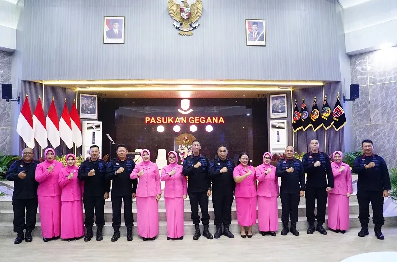 Usai upacara, kegiatan dilanjutkan dengan acara pisah sambut pejabat lama dan pejabat baru yang dirangkaikan dengan syukuran