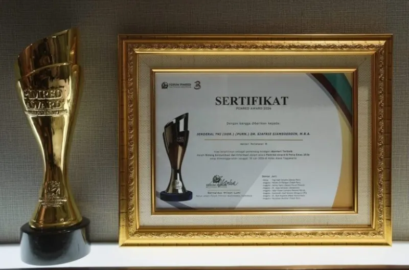 Menhan Sjafrie Raih Pemred Award 2026 sebagai Menteri Terbaik Bidang Komunikasi dan Informasi