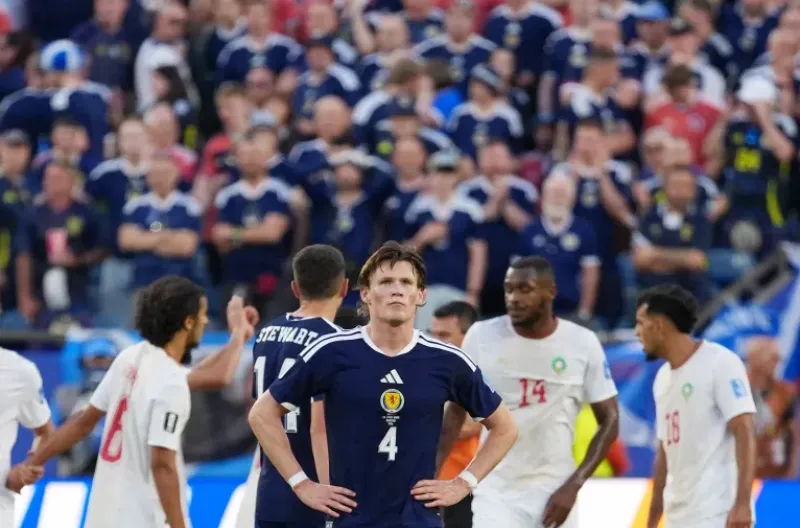 Scott McTominay dari Skotlandia tampak kecewa setelah pertandingan