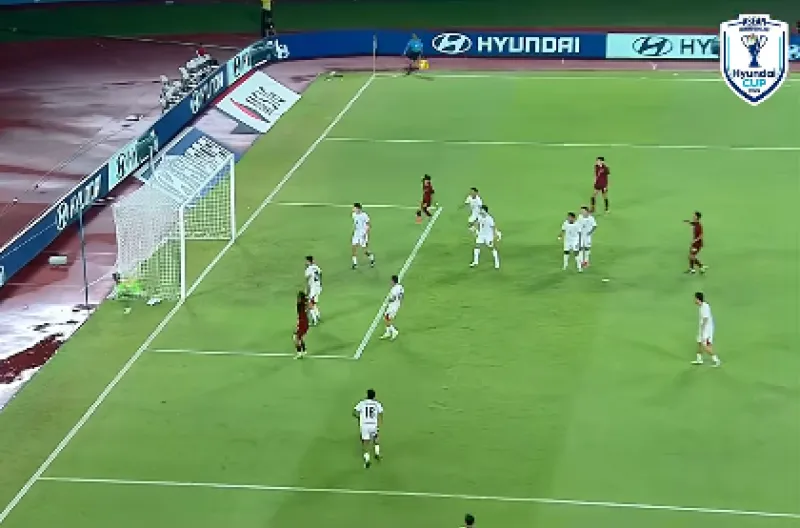 Chea Sokmeng melepaskan tendangan melengkung dari sudut sempit. Bola sempat ditepis Nadeo Argawinata, namun justru masuk ke gawang sendiri sehingga gol tersebut tercatat sebagai gol bunuh diri Nadeo pada menit ke-48.