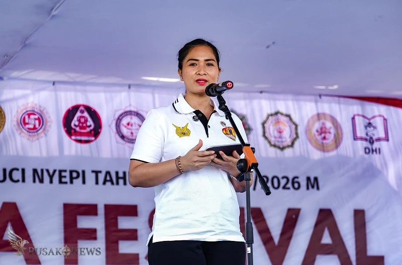 Wakil Menteri Pariwisata Ni Luh Puspa saat memberikan sambutan pada acara Saka Yoga Festival 2026 di Lapangan Aldiron Pancoran, Sabtu (11/4/2026).