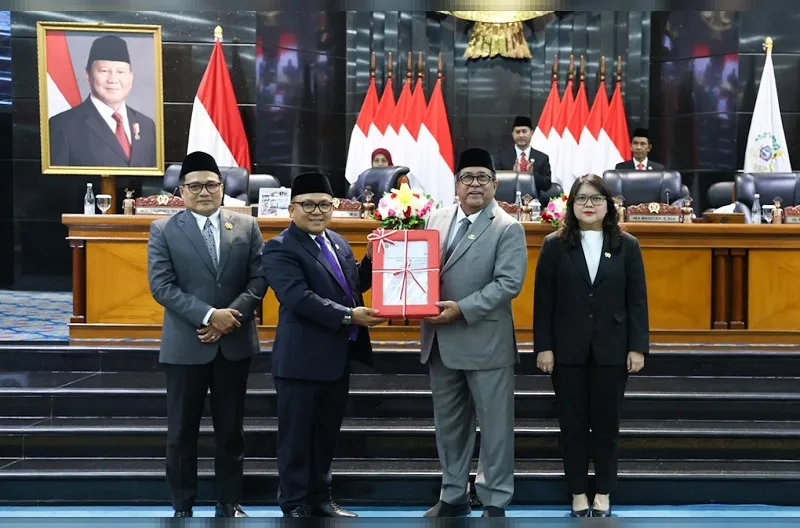 DPRD DKI Jakarta menyetujui Rancangan Peraturan Daerah (Raperda) tentang Perubahan APBD DKI Jakarta Tahun Anggaran 2026 untuk ditetapkan menjadi Peraturan Daerah (Perda). Persetujuan tersebut diambil dalam rapat paripurna yang dipimpin Wakil Ketua DPRD DK